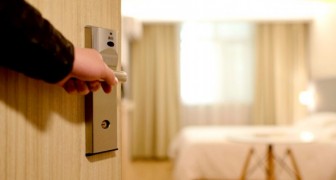 Mother installs a door on her son's room, going against her husband's wishes: the argument erupts