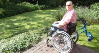 Rubano la sedia a rotelle di un anziano ma la sua comunità fa una colletta per ricomprargliela