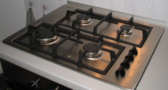 Mousse à raser sur les fourneaux : connaisiez-vous cette méthode alternative pour nettoyer la cuisinière?