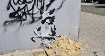 I proprietari di un edificio strappano il murales di Banksy dal muro e lo rivendono