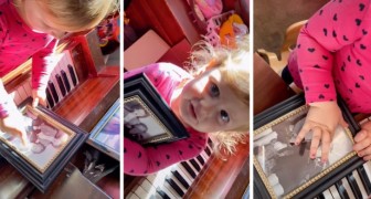 Zweijähriges Mädchen zeigt auf einem alten Foto auf die Urgroßmutter ihrer Mutter und sagt: Das bin ich