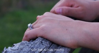 Aiuta il compagno a scegliere l'anello di fidanzamento, ma scopre che non è per lei
