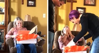 Hon får en present av sina styvbarn och när hon öppnar den upptäcker hon att det är deras adoptionspapper (+VIDEO)
