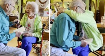 Quest'uomo di 95 anni si è inginocchiato di fronte a sua moglie per farle una dichiarazione d'amore