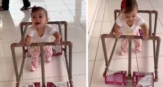 En pappa bygger en gåstol till sin dotter med hjälp av plaströr och konservburkar eftersom han inte hade råd att köpa en