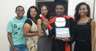 Le concierge obtient un diplôme de droit dans la même université où il travaille et réalise son rêve