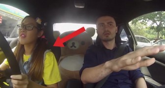 Ein Mädchen steigt mit dem Fahrlehrer ins Auto: Was dann passiert, bringt euch zum KREISCHEN!