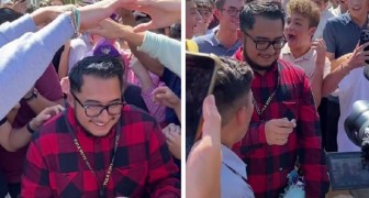 Students surprise their teacher by giving him a car: you will no longer have to wait for the bus for hours