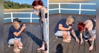 Man proposes with the help of his little daughter, but the ring falls into the sea