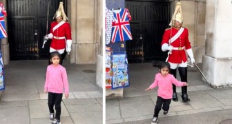 A royal guard yells at a little girl who is in his way: Out of the way! (+ VIDEO)
