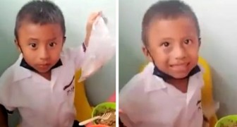Niño renuncia a una parte de su almuerzo y lo deja a un lado: no lo como, es para mi mamá (+VIDEO)
