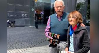 Elderly couple photographed selling handmade bracelets in the street: We need to survive