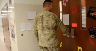 A soldier returns home after six months: here's how he meets his 6 CHILDREN!