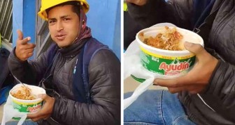 En byggarbetare som äter lunch ur en diskmedelsförpackning blir retad av sina kollegor