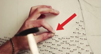He starts by putting hundreds of nails on a white wall: the end result is mind blowing !
