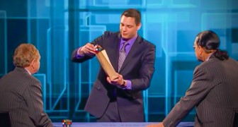 This magician pulls out a Rubik's Cube: what he's capable of doing will make you jump out of your seat!