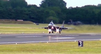 You've probably seen many planes taking off, but THIS ONE does it in a spectacular way !