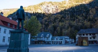 Dit is Rjukan, een plaats in Noorwegen die 6 maanden per jaar wordt verlicht met behulp van spiegels