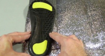 Hij snijdt een autoscherm in de vorm van de voet: resultaat PERFECT tegen de kou