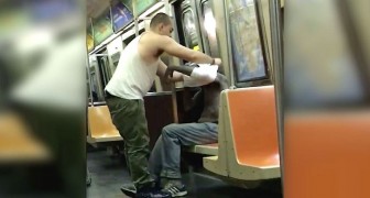 Ein Mann sieht einen Obdachlosen in der U-Bahn..Wie er ihm hilft, ist berührend 