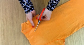 How to turn a T-shirt into a shoulder bag in TWO MINUTES -- and without sewing!