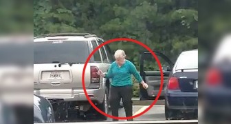La signora anziana non sa di essere ripresa: ciò che fa nel parcheggio vi farà sorridere