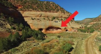 Een ouder echtpaar koopt een stuk land en bouwt een huis in een berg