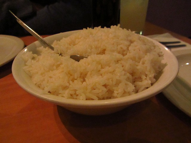 11. Avant de faire cuire le riz, effectuez plusieurs lavages pour éliminer l'excès d'amidon.
