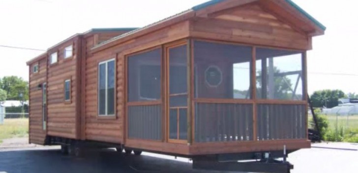 L'extérieur des maisons Rustic River Park Home se présente comme toutes les autres maisons mobiles, mais c'est la déco intérieure qui fait la différence.