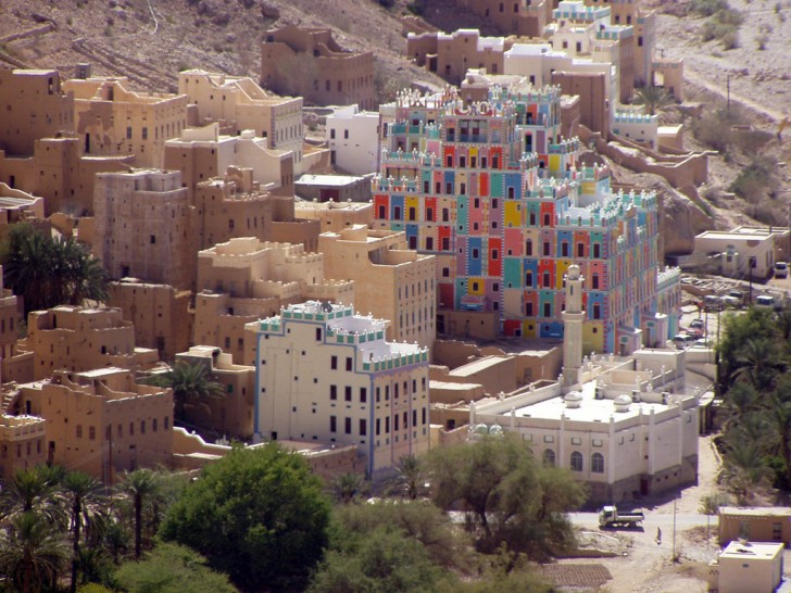 Le regioni centrali dello Yemen sono caratterizzate da altopiani con un'altitudine media di 2000 metri e da paesaggi che sembrano canyon.
