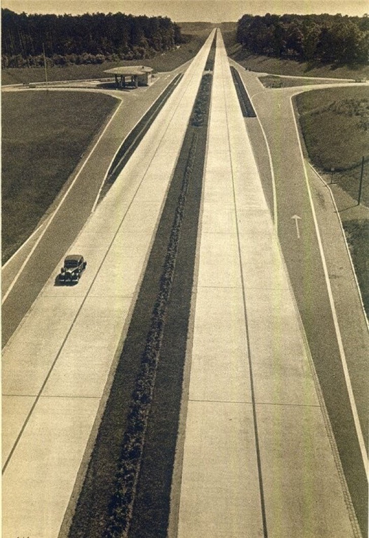 15. Eine deutsche Autobahn 1930.