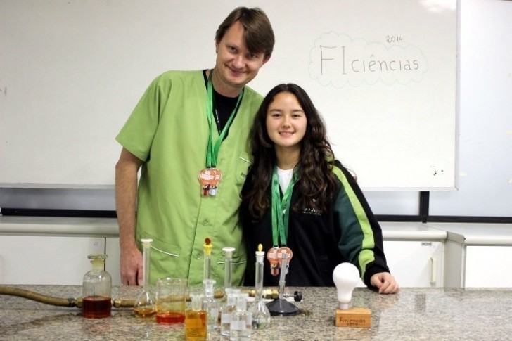 Su nombre es Sayuri Magnabosco, vive en Brasil y ha cumplido 17 años. En la escuela aprendio que el poliestireno emplea desde 100 a 300 años para degradarse.