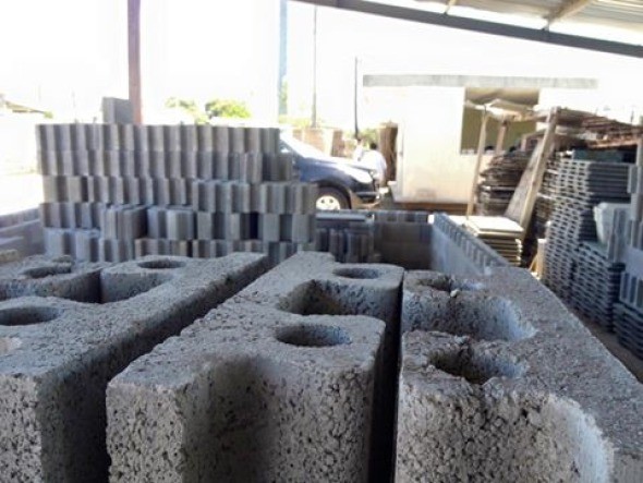 In disadvantaged places where water is scarce, it is not possible to procure enough water for mixing mortars and cement. Therefore, these single-module blocks are the only solution.
