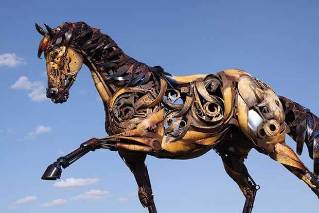 Ogni scarto in metallo può essere utile per costruire una porzione dei suoi animali, sia pure soltanto una porzione dello zoccolo di un cavallo!