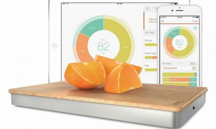Il suffit de connecter cette planche à un iPad pour connaitre les valeurs nutritionnels des aliments qui se trouvent dessus.