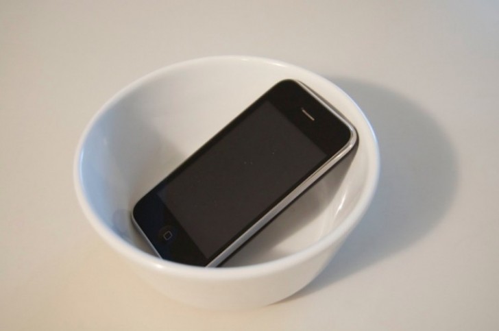 Avete bisogno di amplificare il vostro telefono? Metterlo in una ciotola potrebbe essere una soluzione!