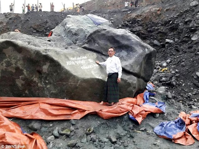 Les mineurs trouvent une pierre gigantesque...mais c'est sa valeur qui les laissent incrédules! - 1