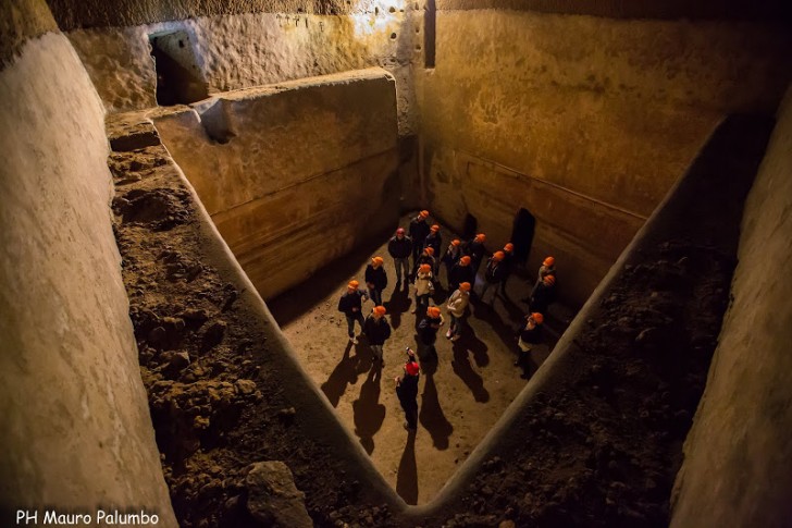 Un luogo misterioso sepolto sotto la città di Napoli: ecco a voi la Galleria Borbonica - 20