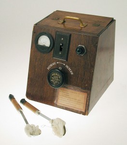 10. Ein Defibrillator der 40er Jahre.