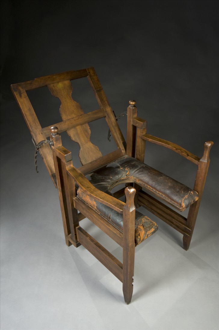 4. Une chaise idéale pour accoucher, en 1750.