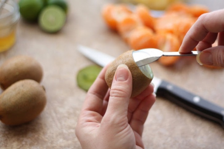 10. Für eine Kiwi nutzt einen Löffel!