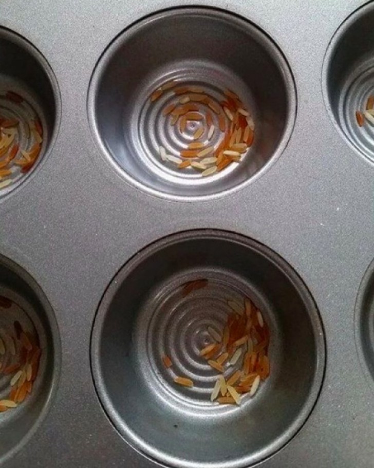 3. If it happens that you discover that your muffin tins are still greasy after they have been washed then use this trick. Just put a few grains of rice in the bottom of the muffin tin cups!