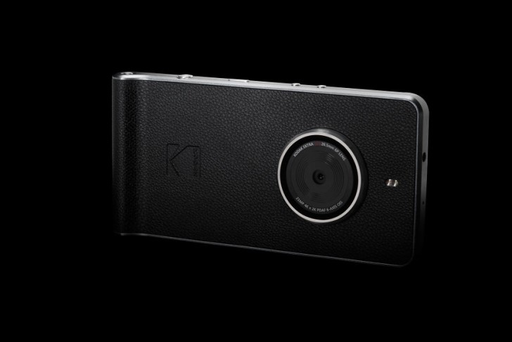 EXTRA è una fotocamera di ultima generazione, con funzionalità telefoniche ed accesso ad internet.