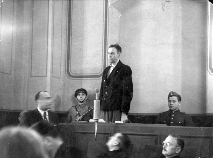 Göth fu processato per i suoi crimini nel settembre del 1946 e trovato colpevole di imprigionamento, tortura, e sterminio individuale e collettivo di un numero indefinito di persone.