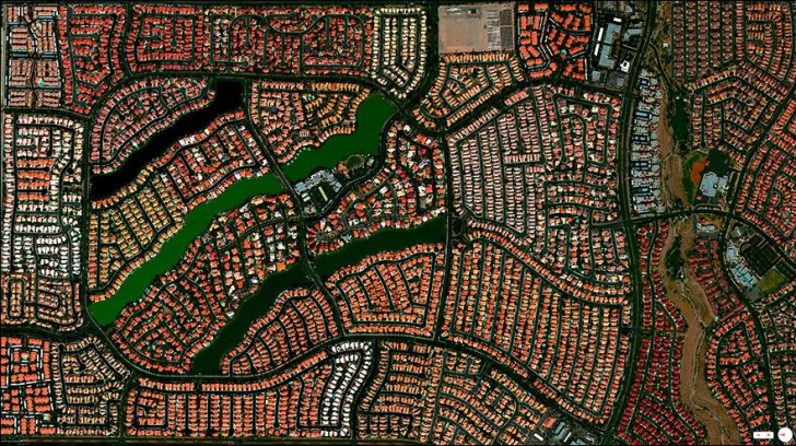Le quartier de Desert Shores Communauty, Las Vegas, se compose de 3351 bâtiments et 4 lacs artificiels.
