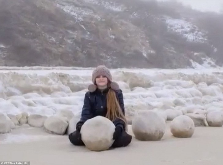 Het is niet de eerste keer dat de sneeuwballen hun opwachting maken, maar nooit in zulke grote getalen en ronde vormen zoals in Siberië!