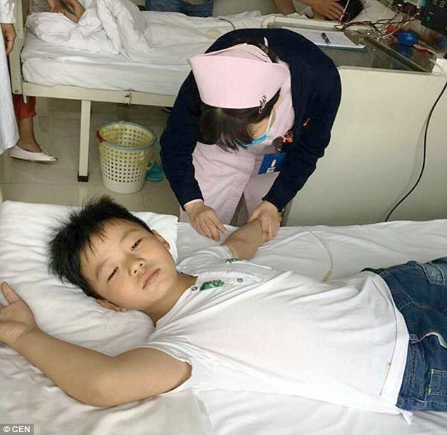 In Cina bisogna avere tra i 18 e i 45 anni per sottoporsi ad un'operazione del genere, ma questo era un caso di vita o di morte...