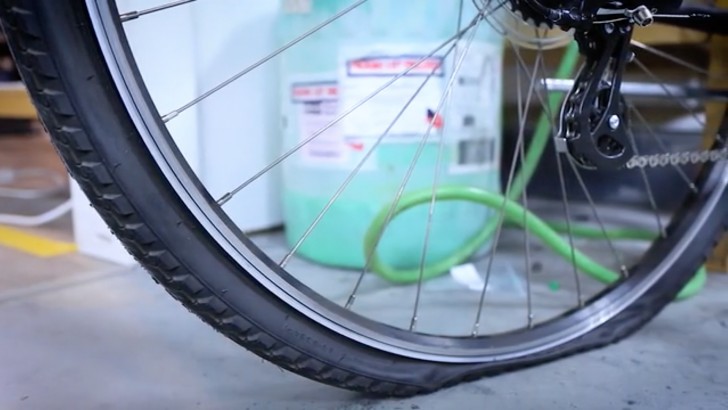 Nu behöver man inte gå omkring med en luftpump eller en reparationsset för cykeln ...