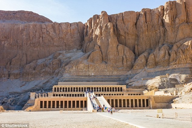 Il tempio che custodiva il sarcofago risiede nei pressi della città di Luxor, ricca di costruzioni edificate per volere dei faraoni stessi, oggi una delle mete turistiche principali. 