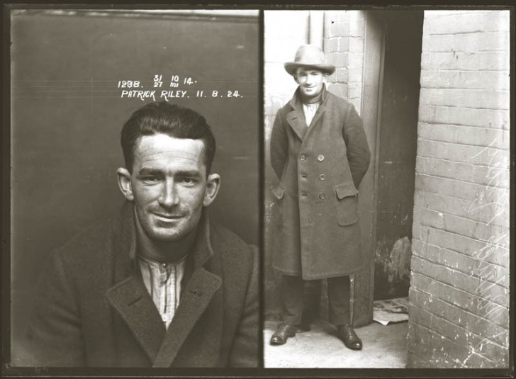 16. Patrick Riley venne condannato per essere in possesso di monete false e di una pressa in grado di farne delle altre. Scontò la pena con due anni di lavori forzati.